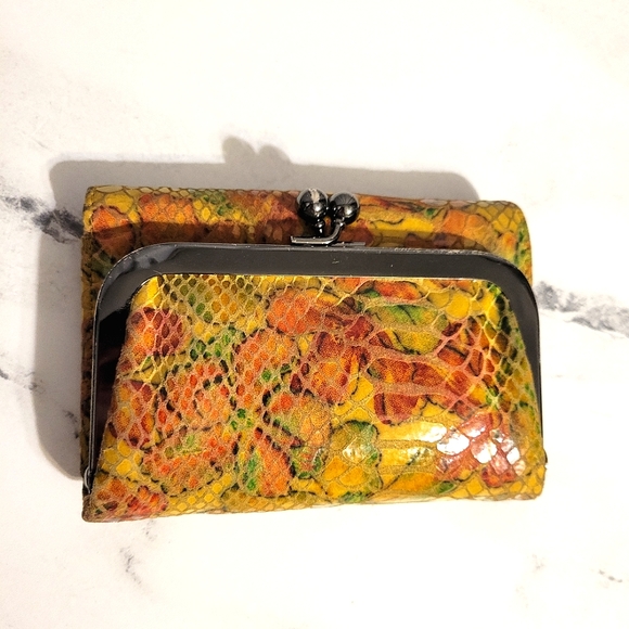 Vintage HOBO Int'l 'Robin' Embossed Autumn Pattern Leather Wallet w/Kisslock - Picture 4 of 11